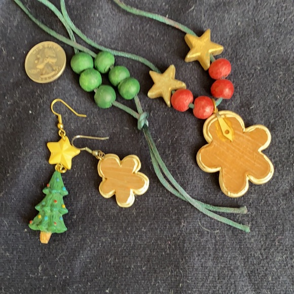 Wooden Gingerbread and Christmas tree mismatched necklace and earrings set 🌹 - Picture 3 of 3
